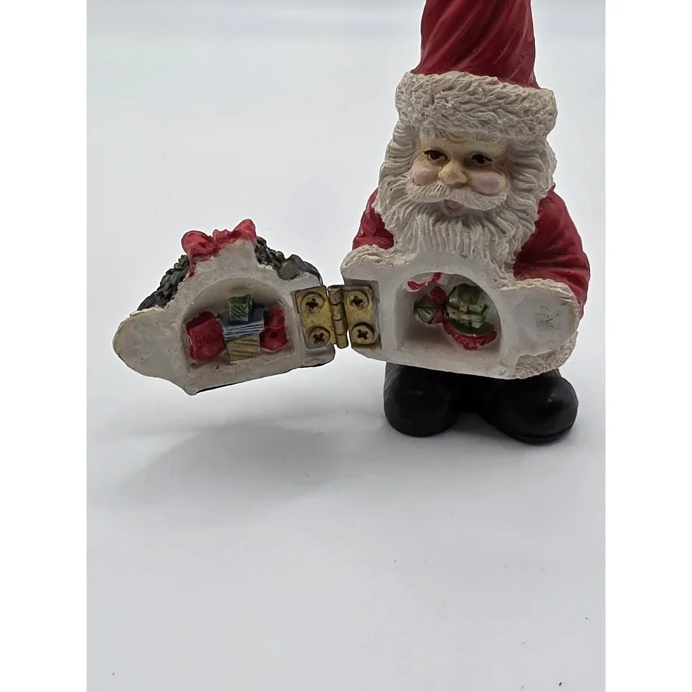 Santa Resin FIGURINE WITH wreath
